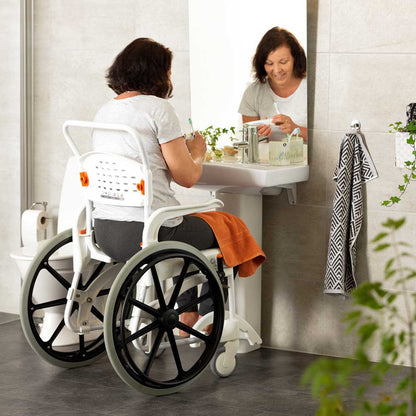 Dusch- & Toilettenrollstuhl Etac Clean 24 Zoll Antriebsräder